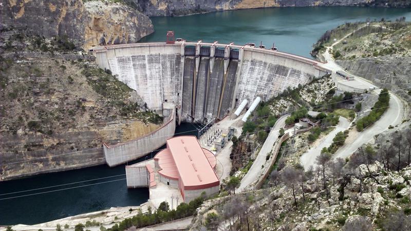 636260344584595857w-1